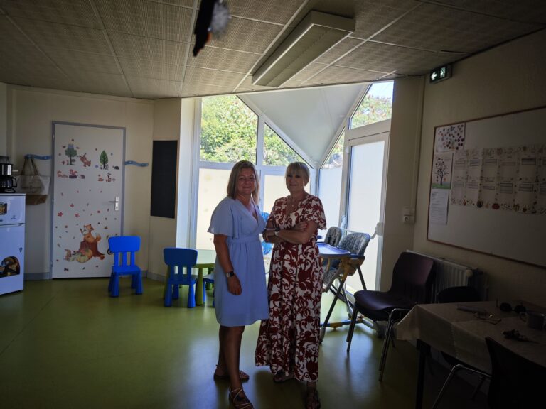 Moyen de gare d'enfants à Voeuil et Giget